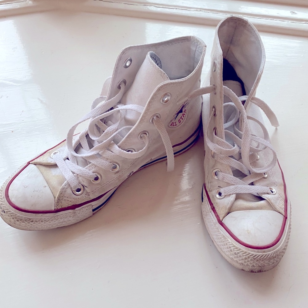 Converse White Size 7 Hightops